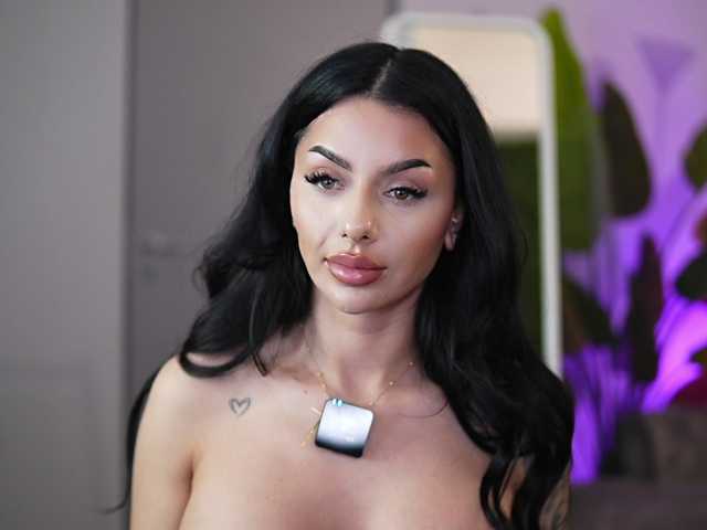 IvyTrix's BongaCams show and profile