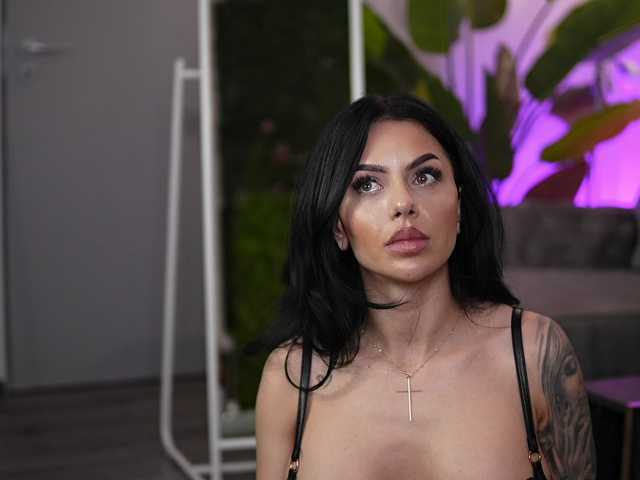 IvyTrix's BongaCams show and profile