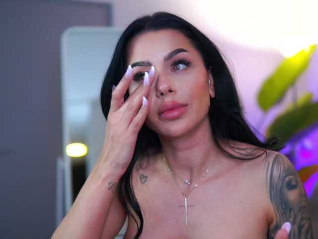 IvyTrix's BongaCams show and profile