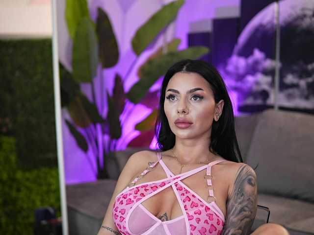IvyTrix's BongaCams show and profile