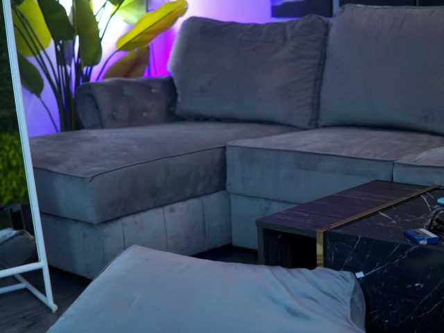 IvyTrix's BongaCams show and profile