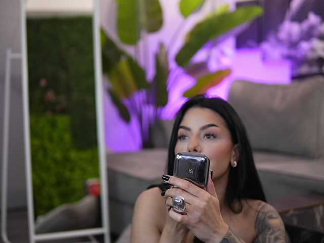 IvyTrix's BongaCams show and profile