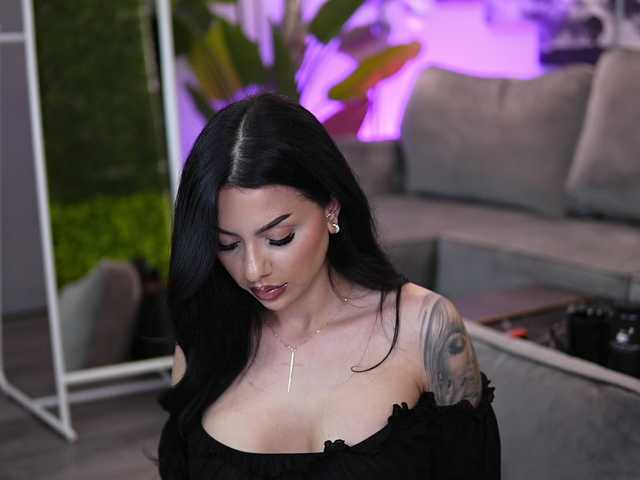 IvyTrix's BongaCams show and profile