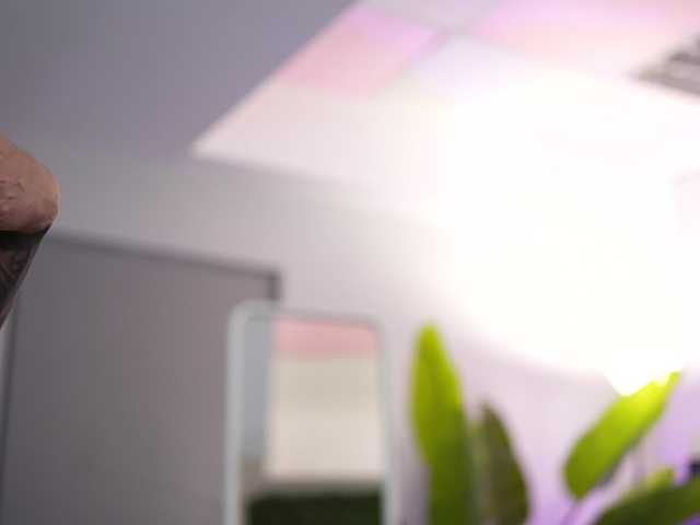 IvyTrix's BongaCams show and profile