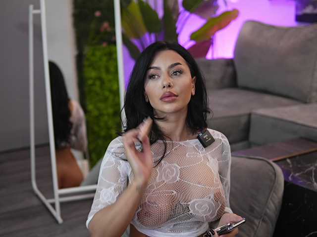 IvyTrix's BongaCams show and profile