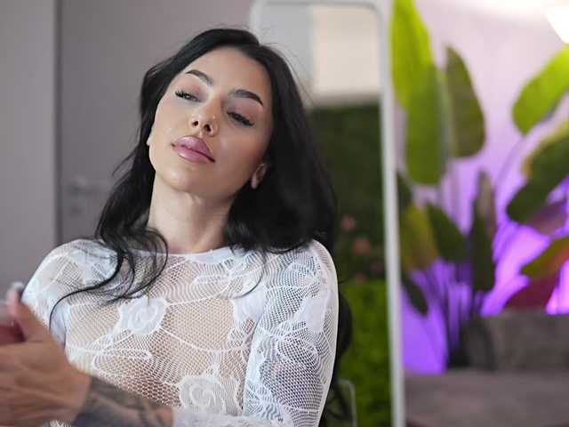 IvyTrix's BongaCams show and profile