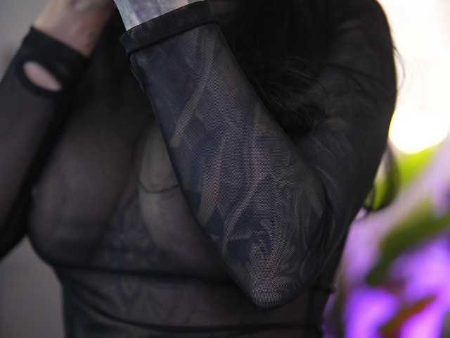 IvyTrix's BongaCams show and profile