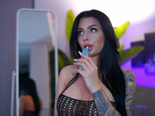 IvyTrix's BongaCams show and profile