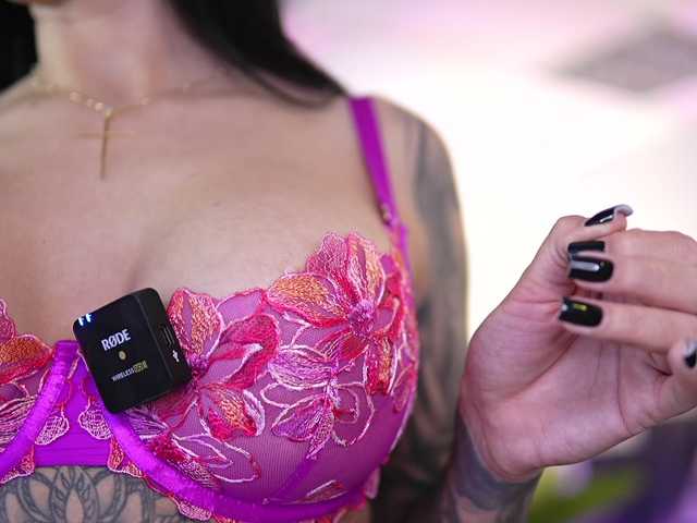 IvyTrix's BongaCams show and profile