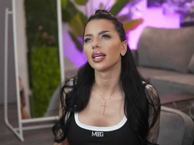 IvyTrix's BongaCams show and profile