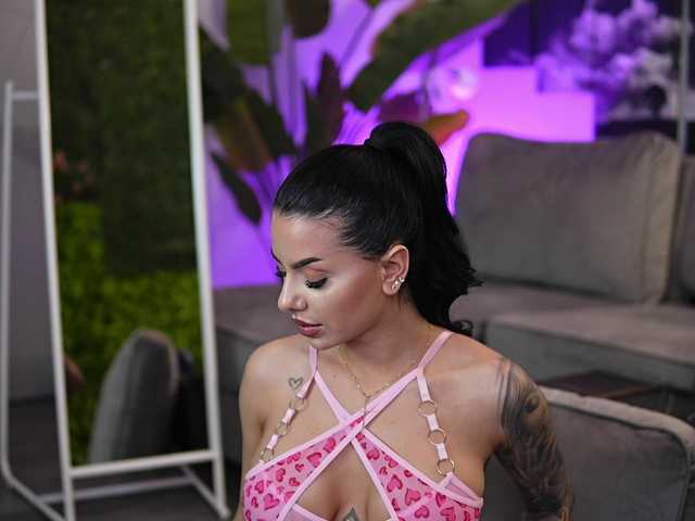 IvyTrix's BongaCams show and profile