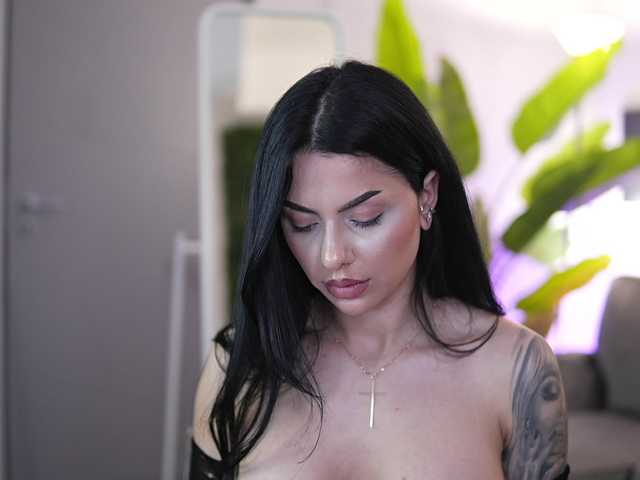 IvyTrix's BongaCams show and profile