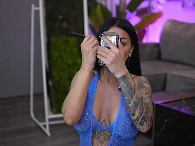 IvyTrix's BongaCams show and profile