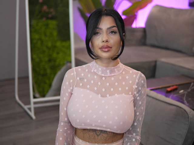 IvyTrix's BongaCams show and profile