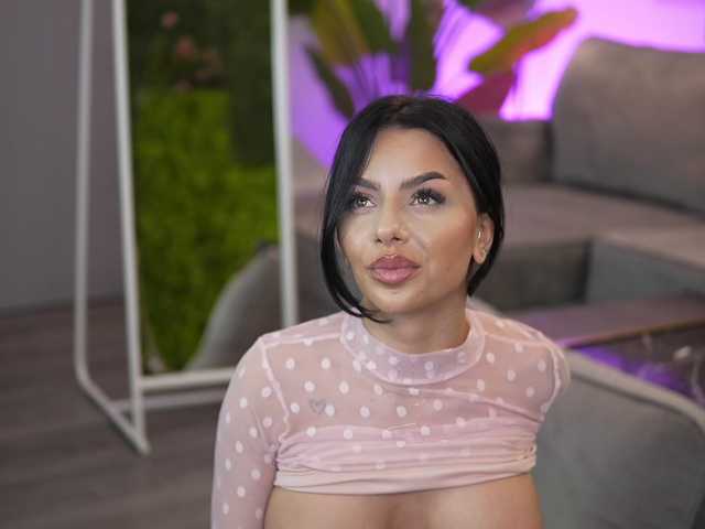 IvyTrix's BongaCams show and profile