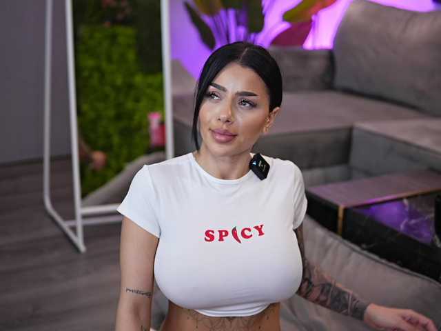 IvyTrix's BongaCams show and profile