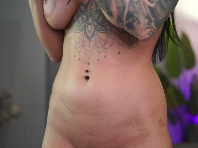 IvyTrix's BongaCams show and profile