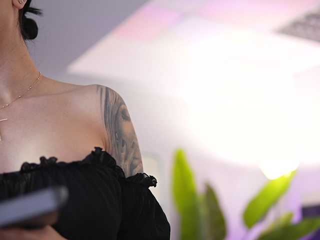 IvyTrix live cam profile