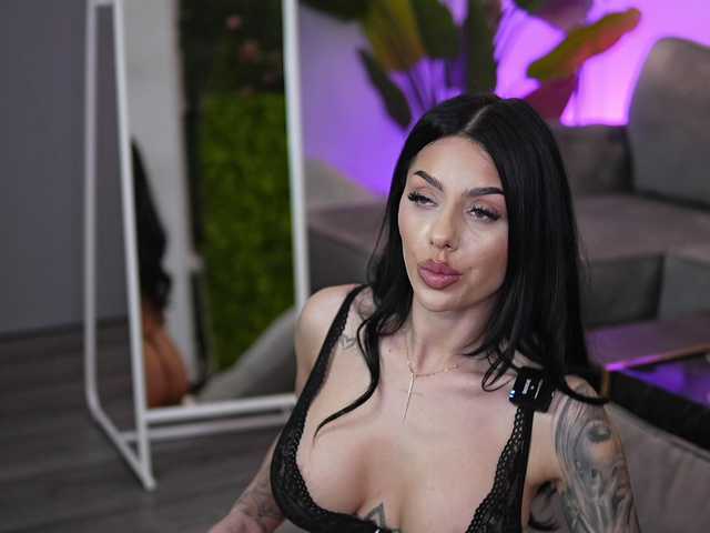IvyTrix's BongaCams show and profile