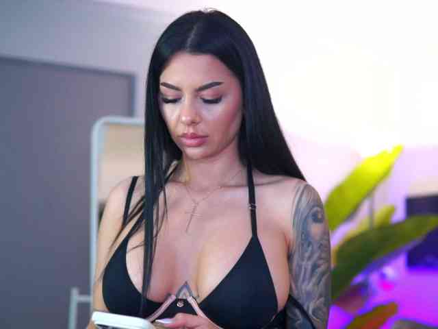 IvyTrix Live Webcam on BongaCams