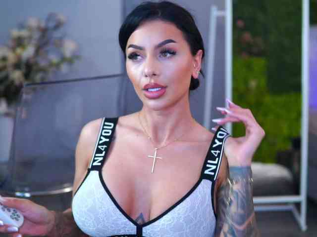 IvyTrix Live Webcam on BongaCams