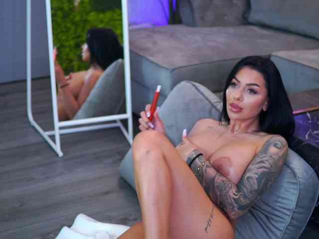 IvyTrix Live Webcam on BongaCams