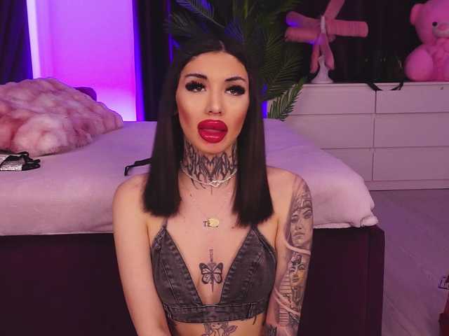 CassandraFoxy's BongaCams show and profile