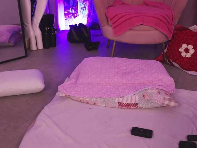 CassandraFoxy's BongaCams show and profile