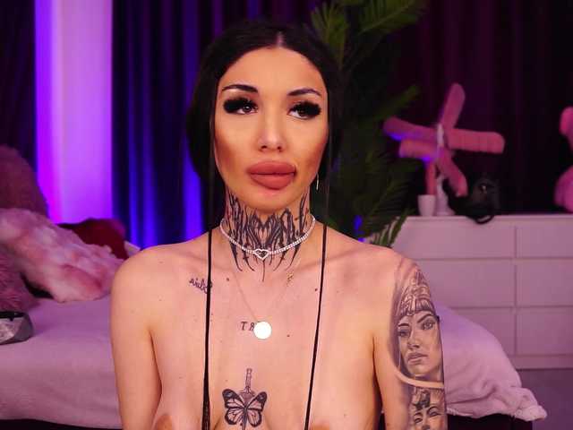 CassandraFoxy's BongaCams show and profile