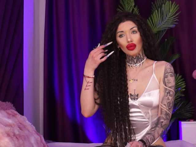 CassandraFoxy's BongaCams show and profile