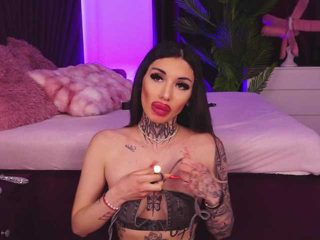 CassandraFoxy's BongaCams show and profile