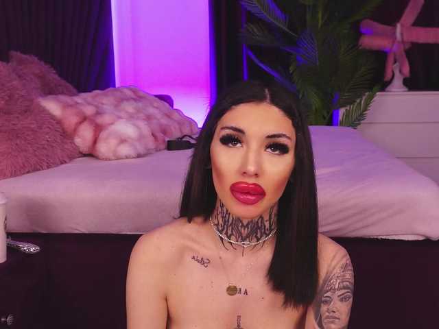 CassandraFoxy's BongaCams show and profile