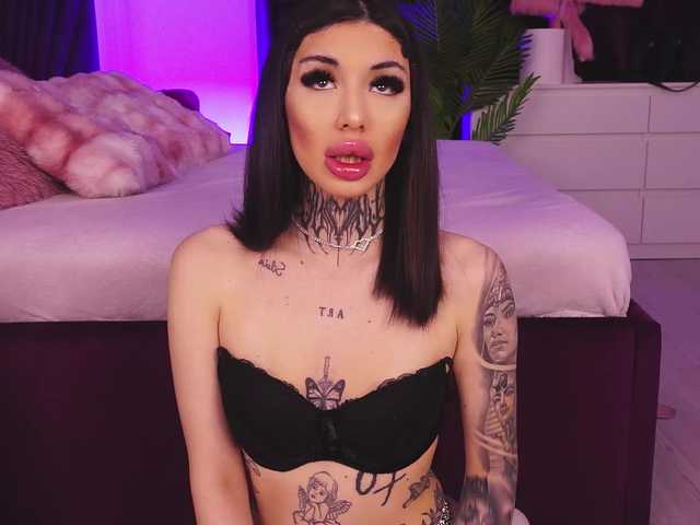 CassandraFoxy's BongaCams show and profile