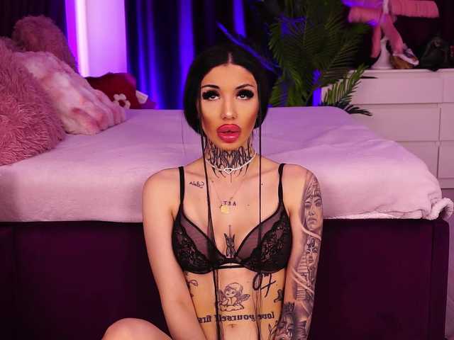 CassandraFoxy's BongaCams show and profile