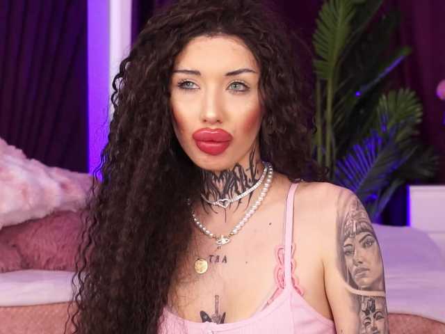 CassandraFoxy's BongaCams show and profile