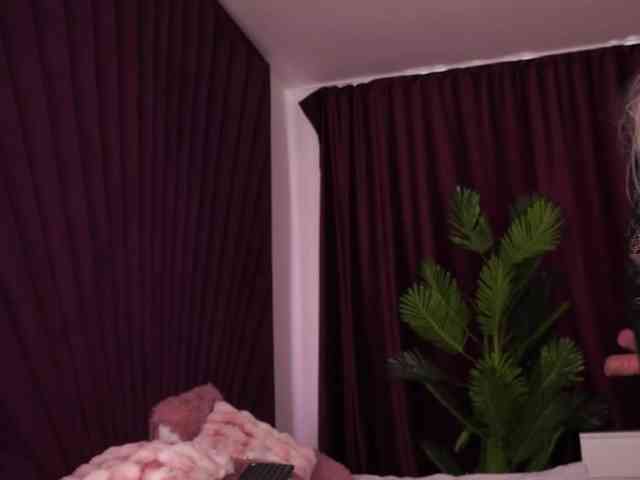 CassandraFoxy webcam