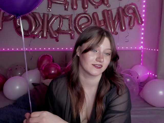 Henta11Sonya's BongaCams show and profile