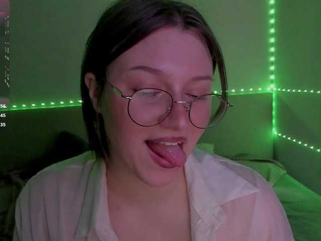 Henta11Sonya's BongaCams show and profile