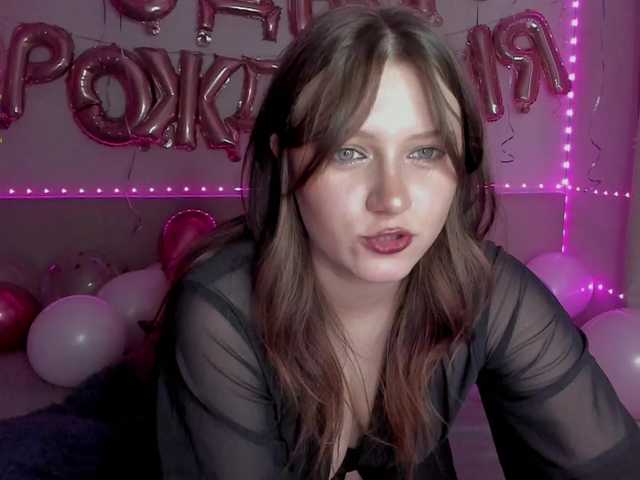 Henta11Sonya's BongaCams show and profile