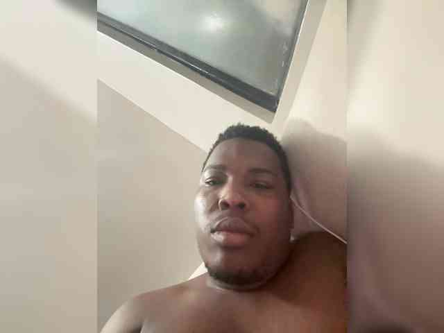 peter-james1a Live Webcam on BongaCams