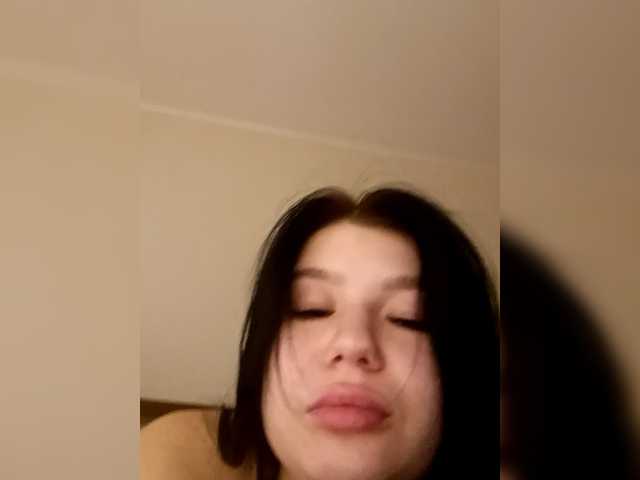 Pomeoinagewga – webcam model profile photo