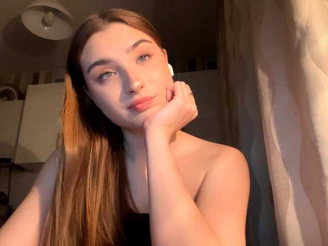 ChristiaPettet live cam profile