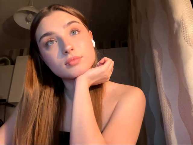 ChristiaPettet webcam