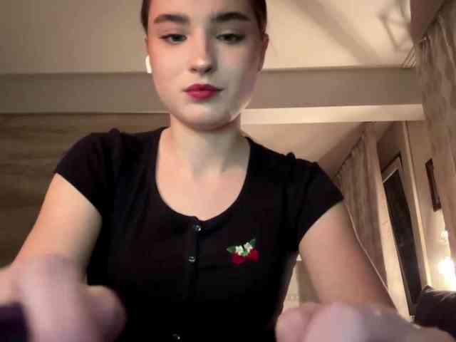 ChristiaPettet webcam