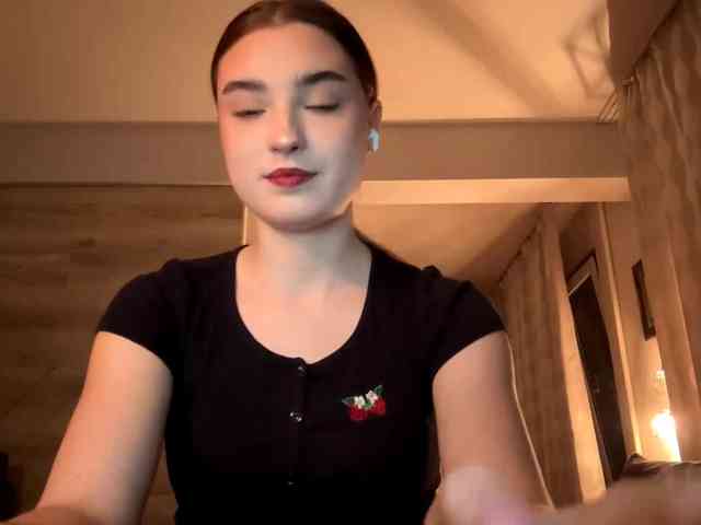 ChristiaPettet webcam