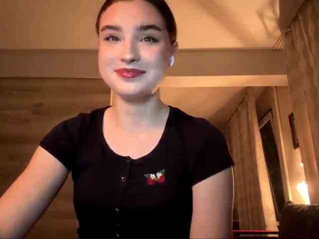 ChristiaPettet webcam