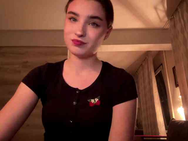 ChristiaPettet webcam