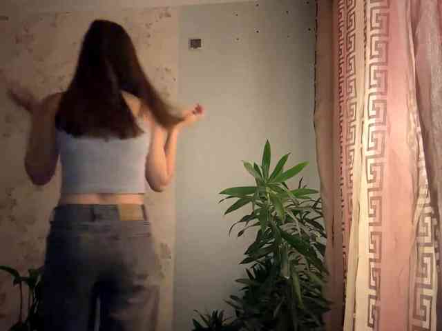 ChristiaPettet webcam