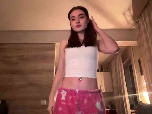 ChristiaPettet webcam