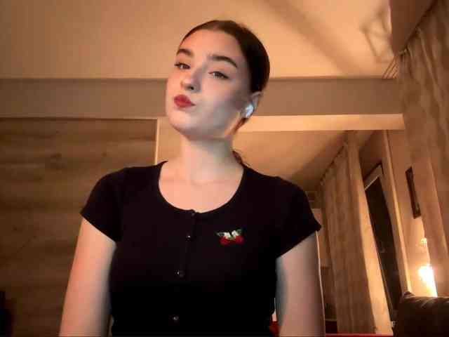 ChristiaPettet webcam